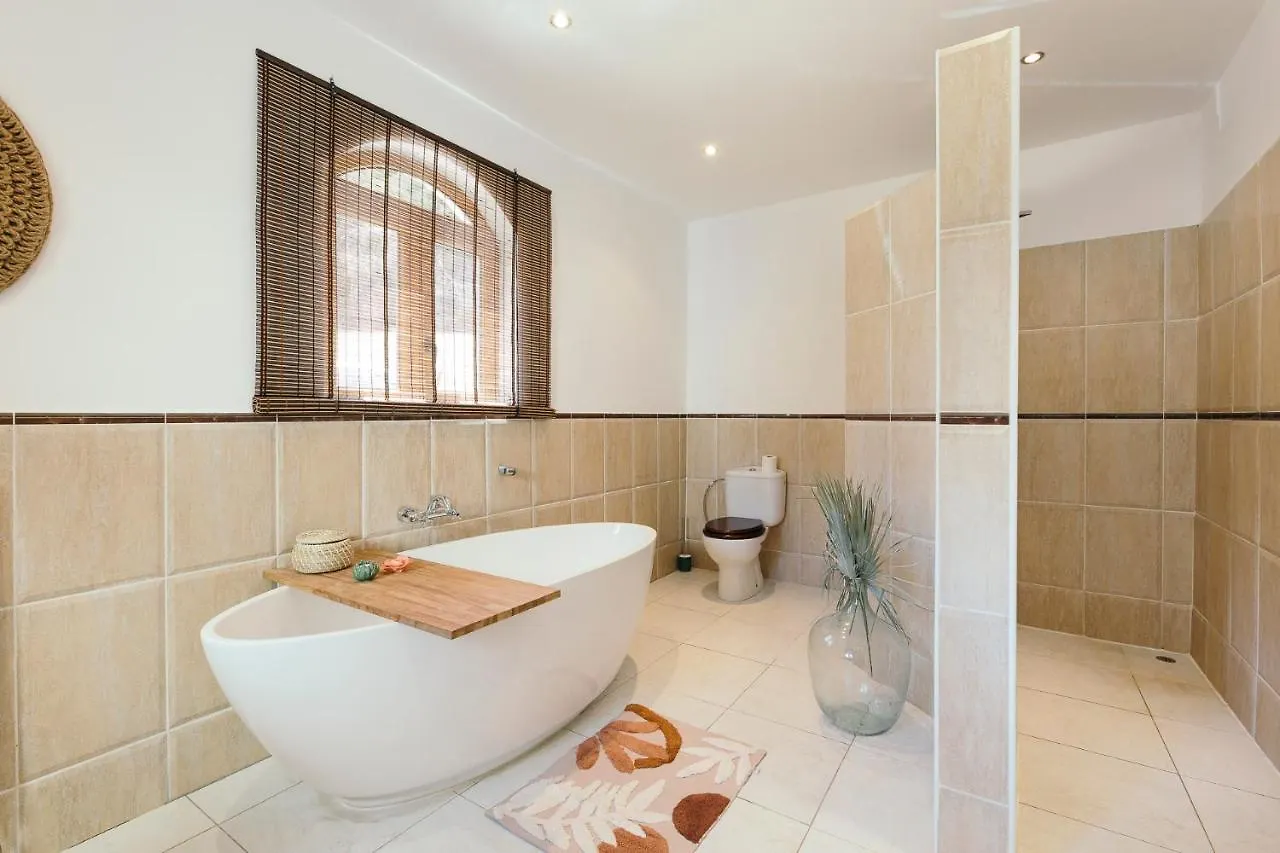 Coín All Inclusive Luxurious Coliving La Kookaburra旅舍